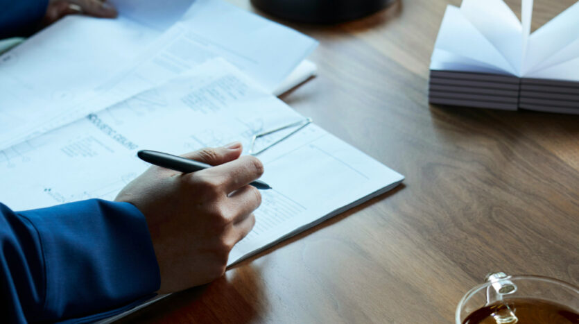 foreign investor meeting advisor about buying a business in Spain